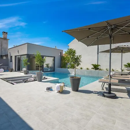 بيت للعطل Opal زادار