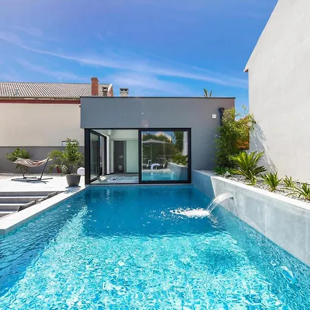 بيت للعطل Opal