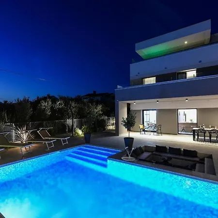 بيت للعطل Opal